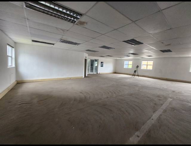 588M² OFFICE TO LET IN HALFWAY GARDENS